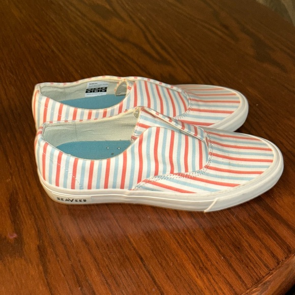 SeaVees Stripe white, blue & red slip on shoes size 8.5 - Picture 2 of 8